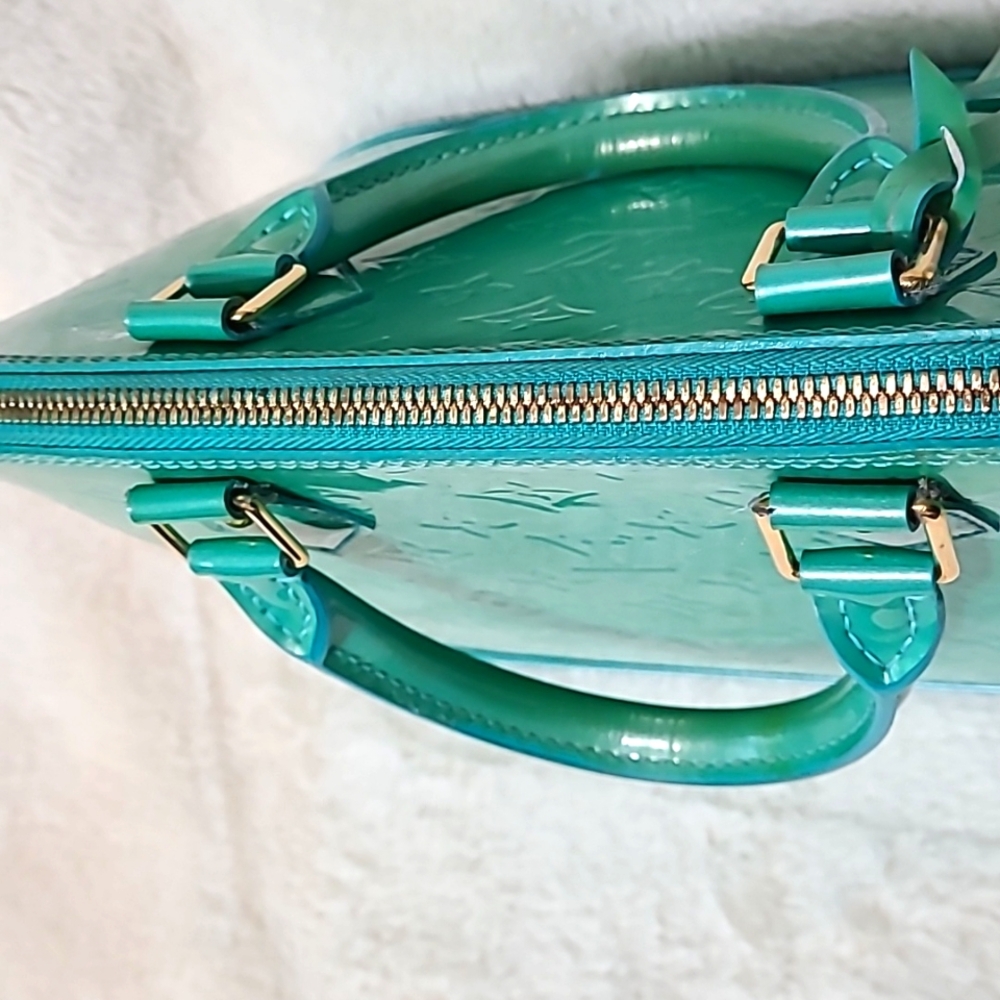 Louis Vuitton Alma BB In Green Vernis - Picture 5 of 12